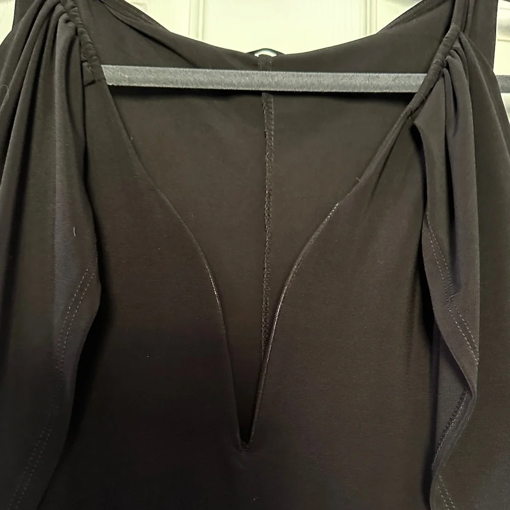 Elegant Black Off-the-Shoulder Dress - Picture 3 of 4